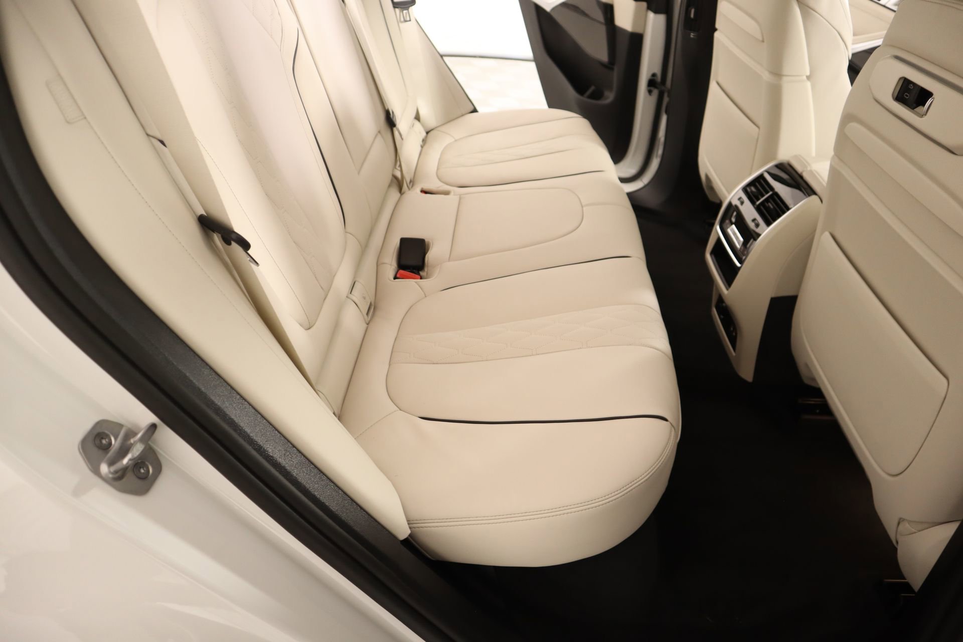 New 2026 BMW X5 xDrive40i w/ M Sport Package image 14