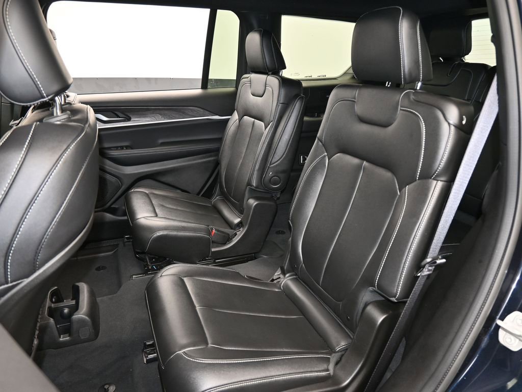 Used 2024 Jeep Grand Cherokee L Limited w/ Black Appearance Package image 33