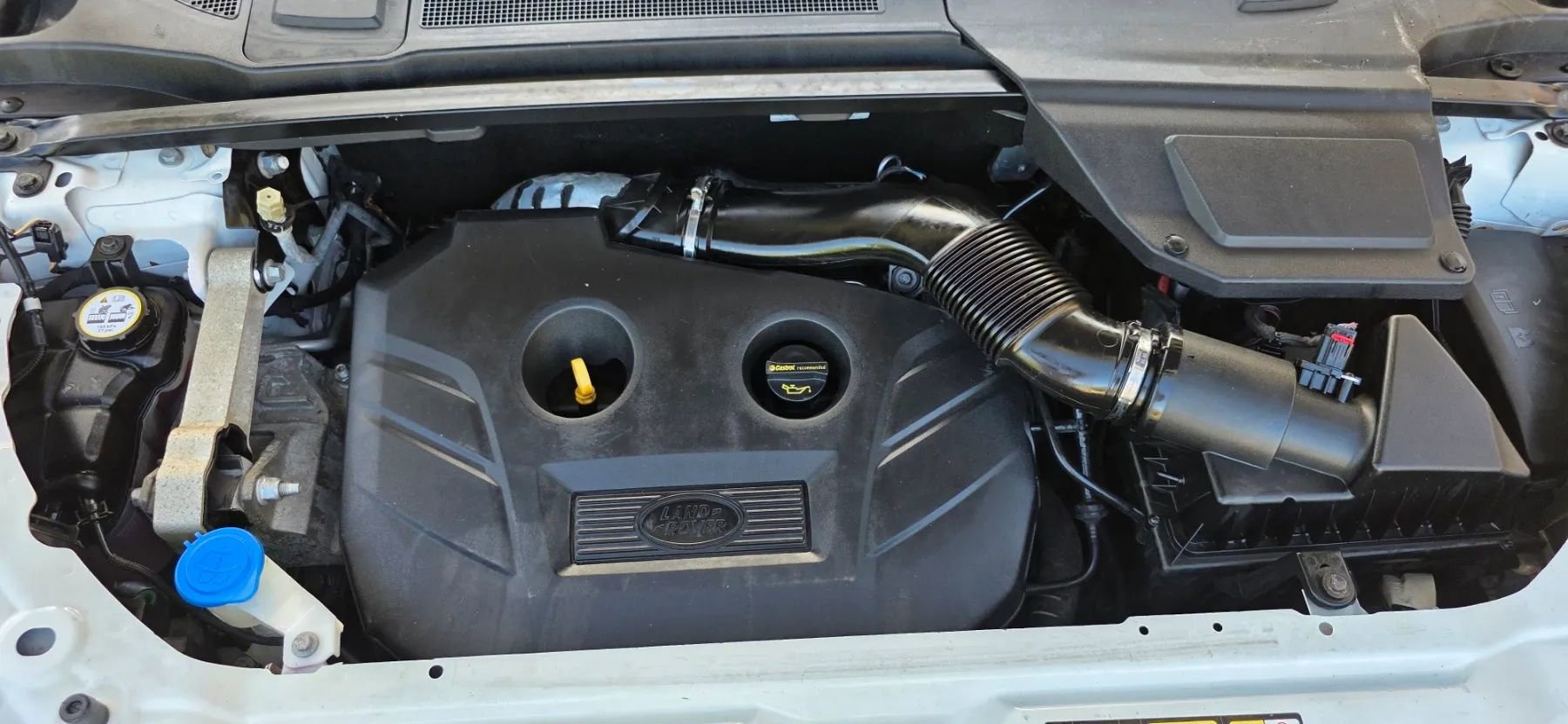 Used 2016 Land Rover Discovery Sport SE image 18