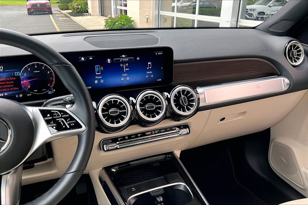 Used 2026 Mercedes-Benz GLB 250 4MATIC image 6
