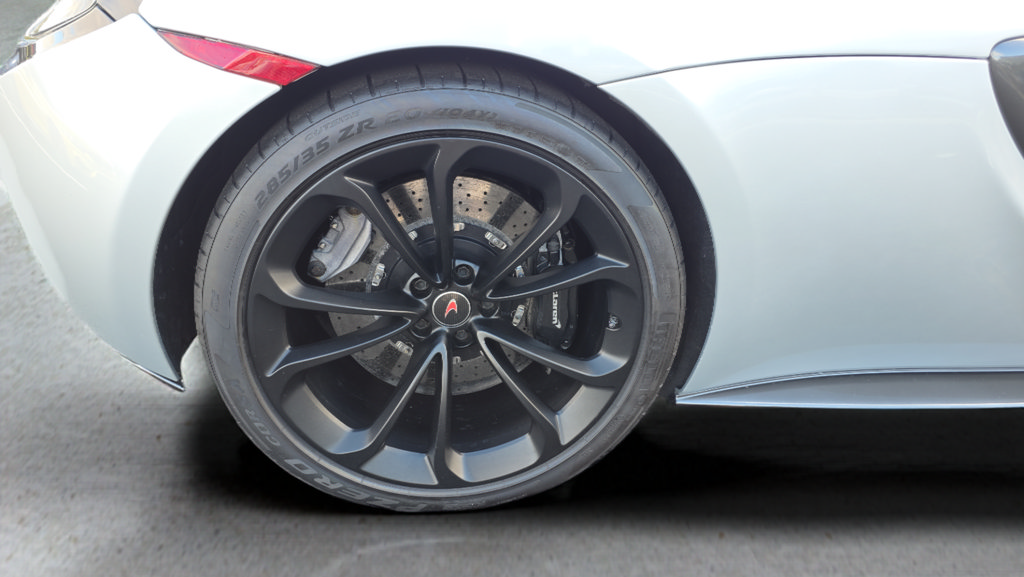 Used 2018 McLaren 570S Spider RWD image 14