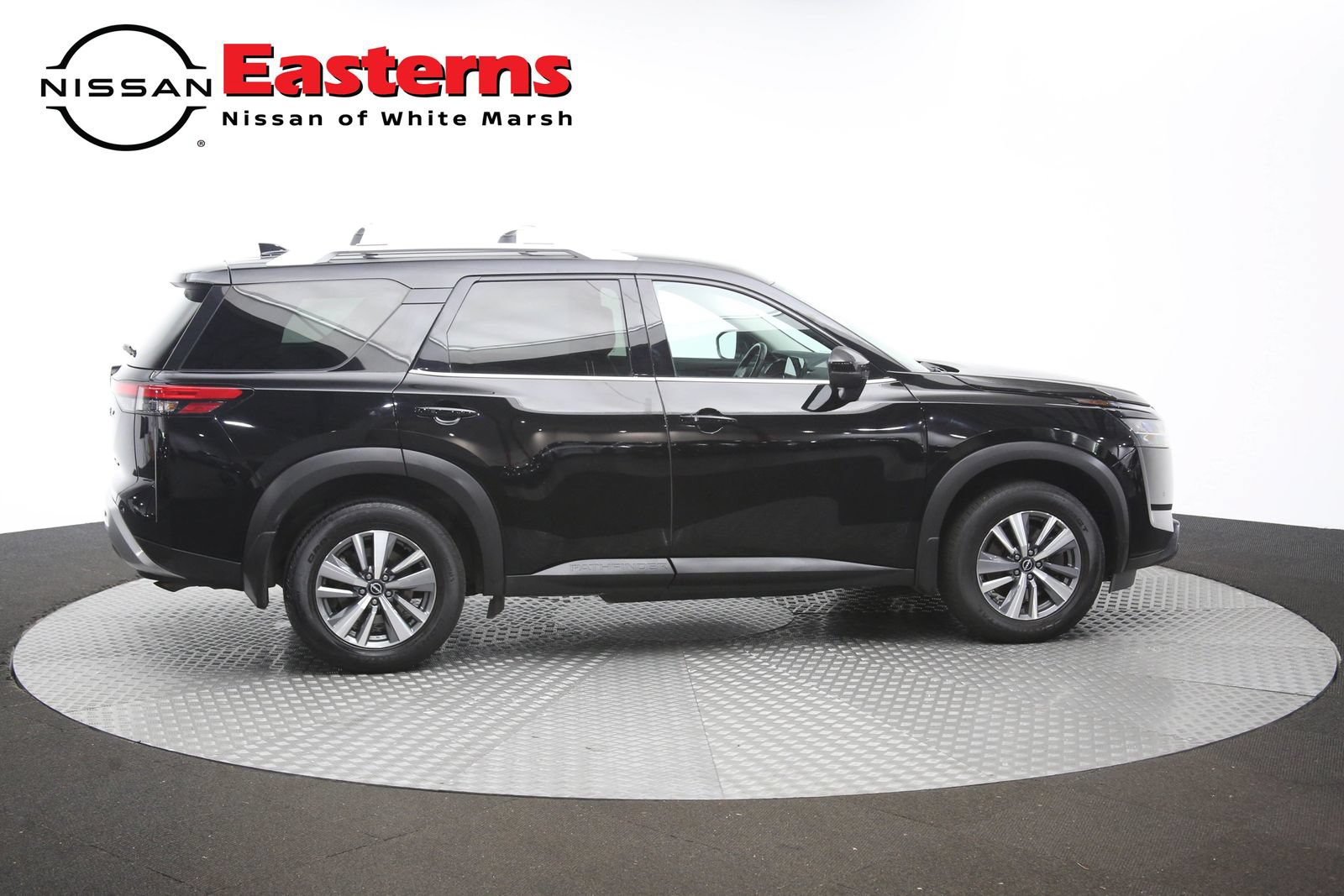 Used 2023 Nissan Pathfinder SL AWD/4WD image 44