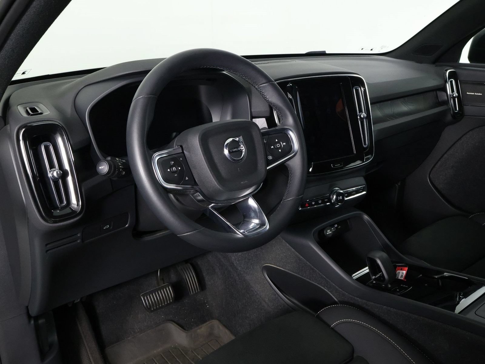 Used 2023 Volvo C40 P8 Recharge Ultimate w/ Protection Package Premier AWD/4WD image 14