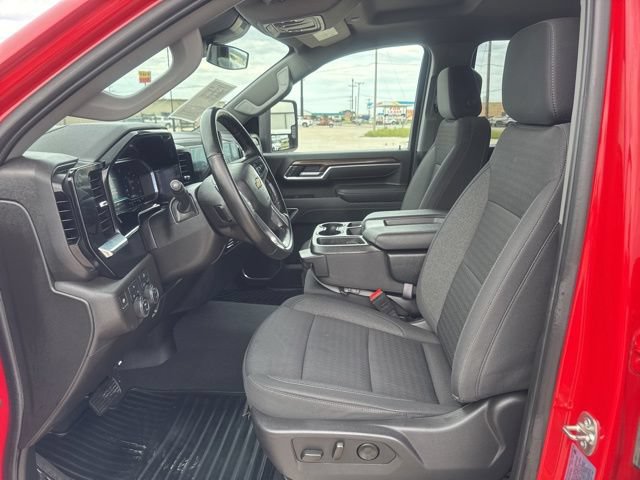 Used 2025 Chevrolet Silverado 2500 LT w/ Convenience Package AWD/4WD image 2