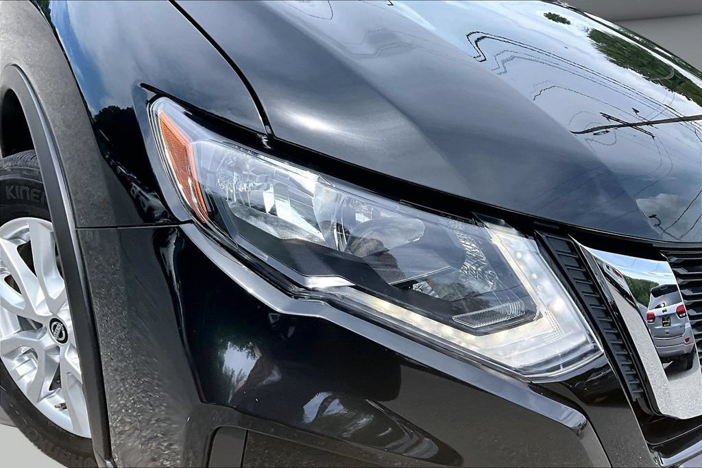 Used 2017 Nissan Rogue SV AWD/4WD image 32