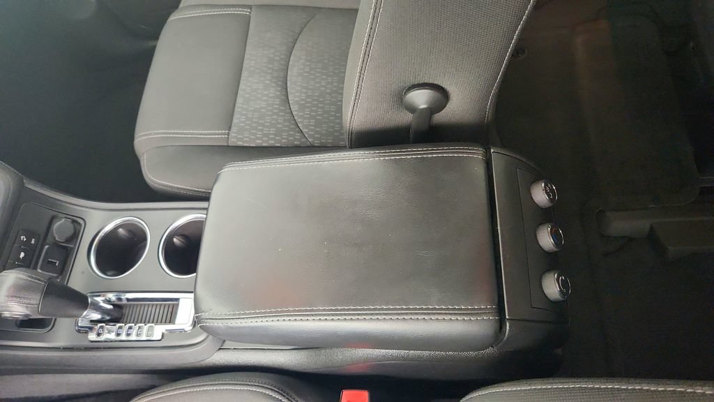 Used 2015 GMC Acadia SLE FWD image 13