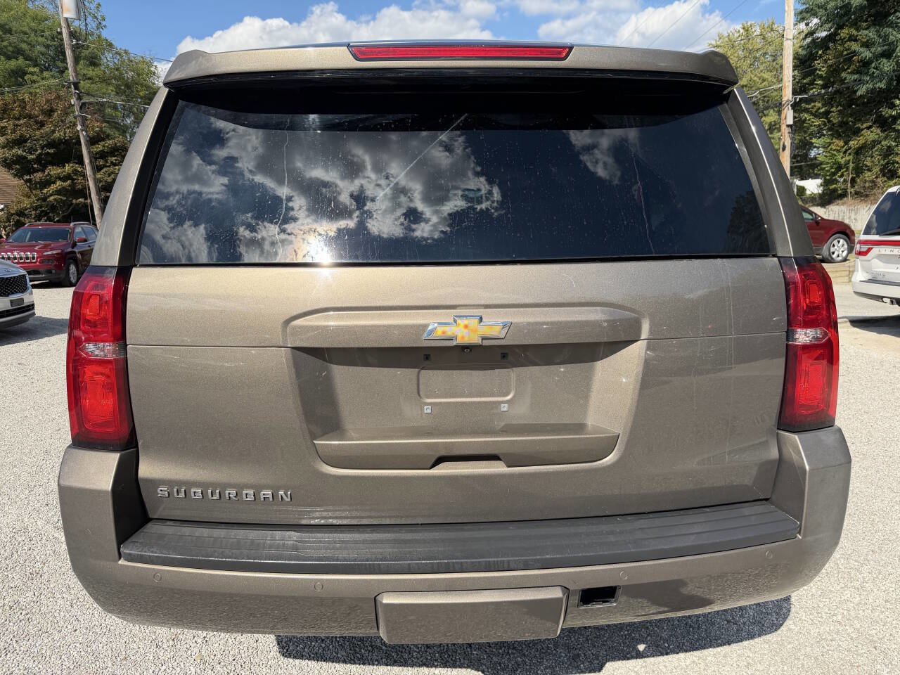 Used 2016 Chevrolet Suburban LT image 8