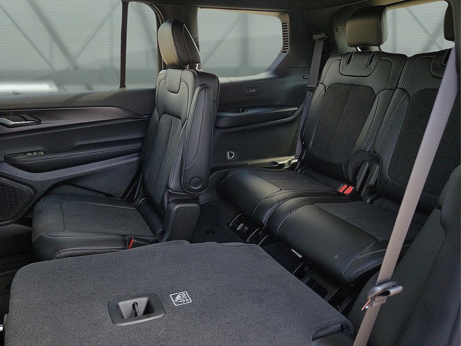 New 2025 Jeep Grand Cherokee L Laredo AWD/4WD image 8