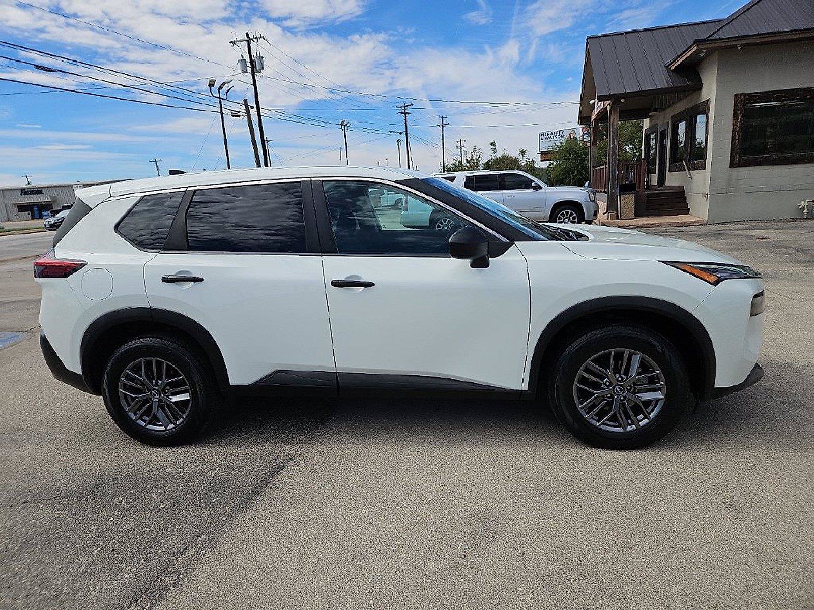 Used 2022 Nissan Rogue S AWD/4WD image 9