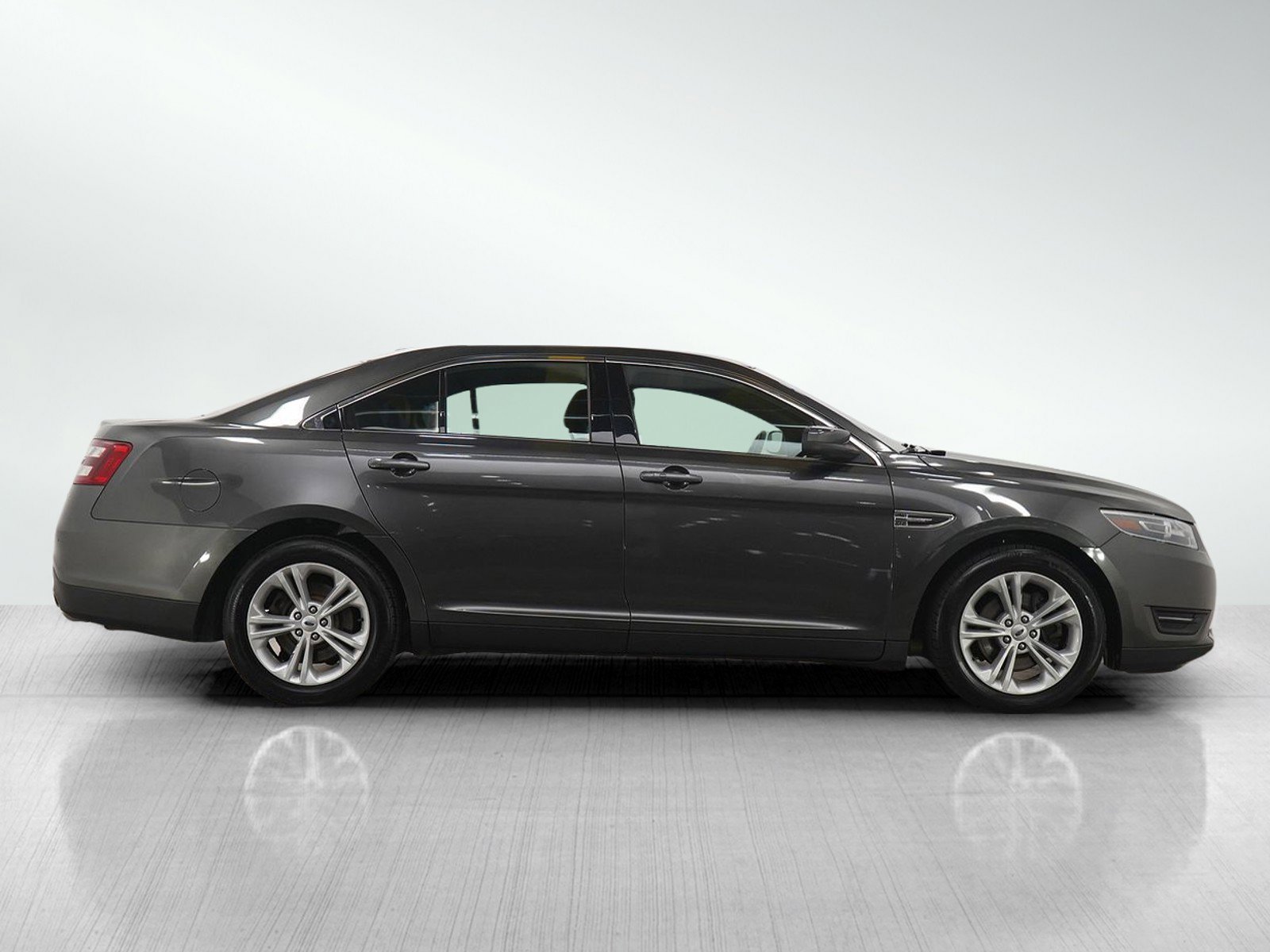 Used 2018 Ford Taurus SEL w/ Equipment Group 201A image 7