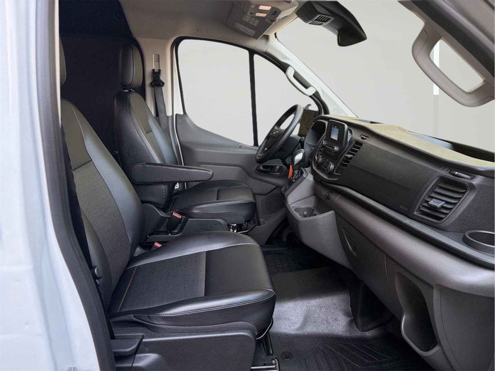 Used 2025 Ford Transit 150 Low Roof w/ Load Area Protection Package RWD image 27