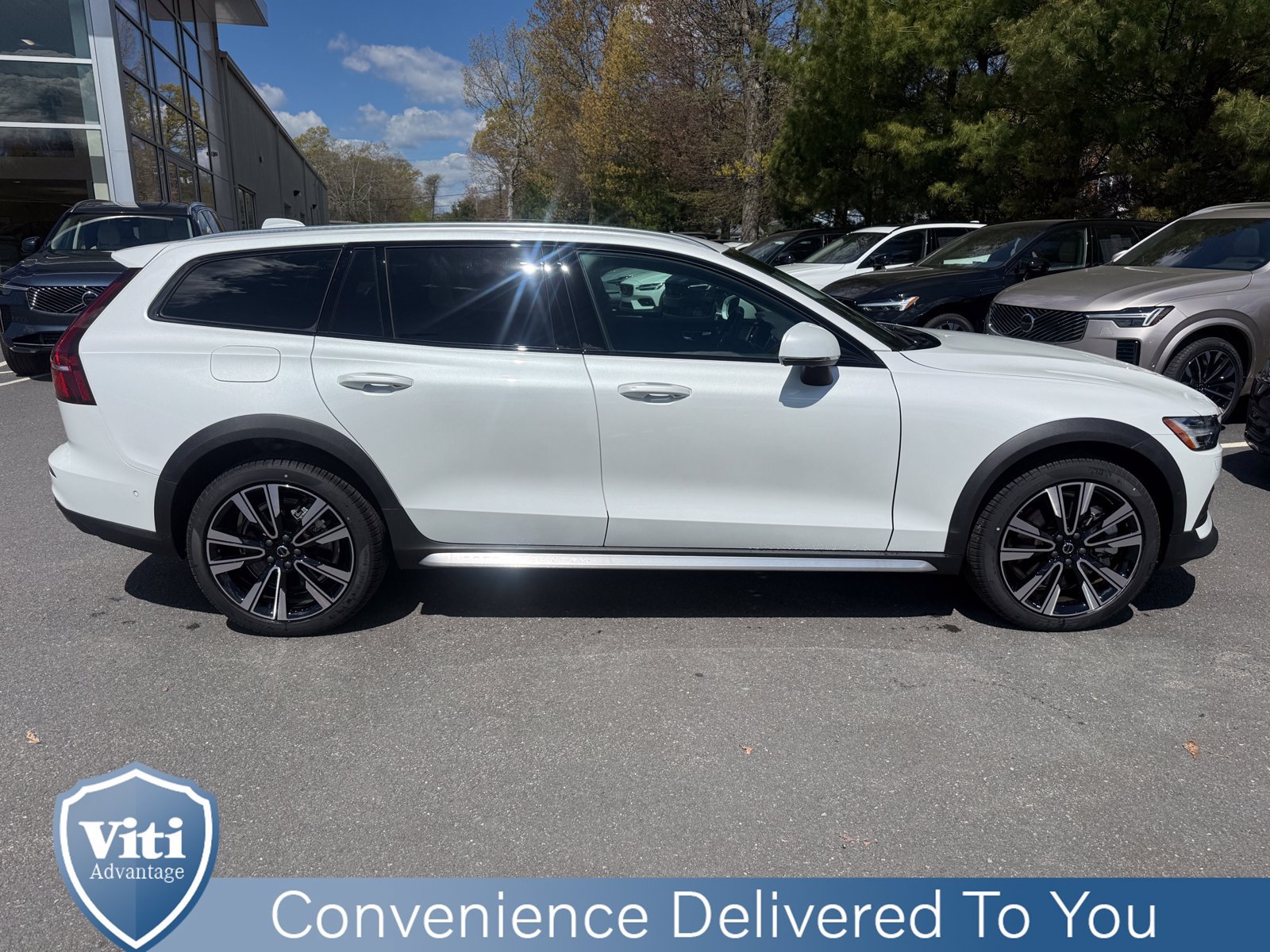 New 2026 Volvo V60 B5 Cross Country Ultra w/ Protection Package Premier AWD/4WD image 9