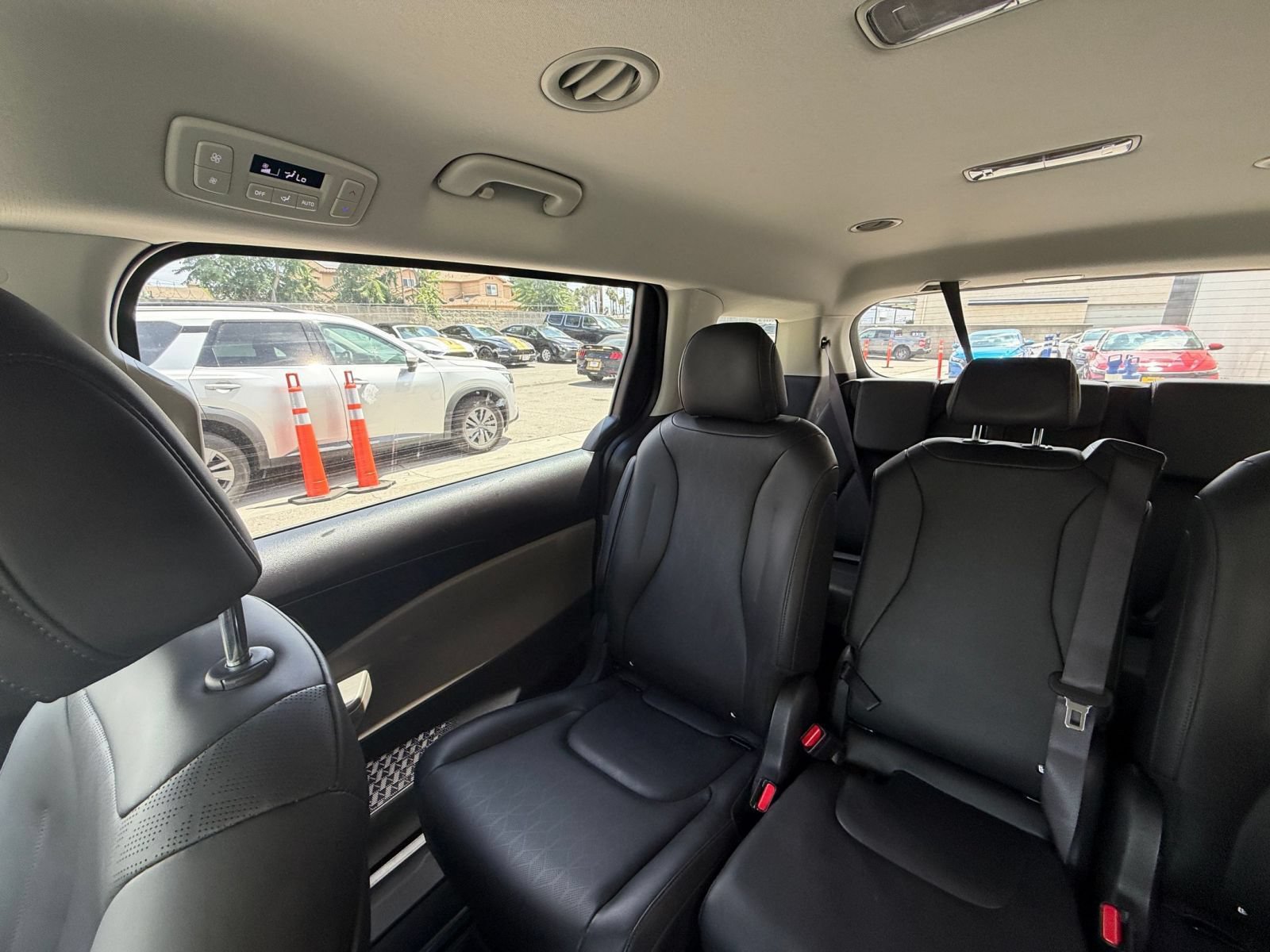 Used 2026 Kia Carnival FWD image 42