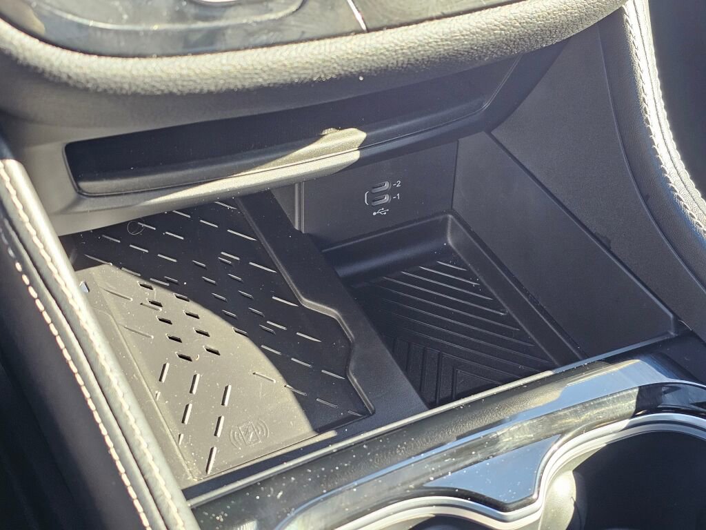 Used 2026 Chrysler Pacifica Limited image 36