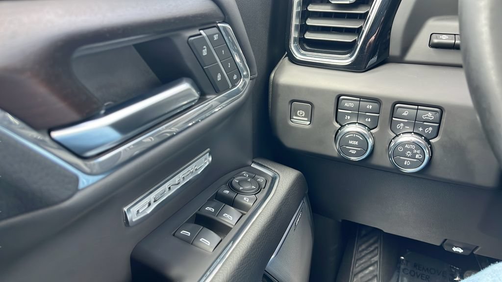 Used 2024 GMC Sierra 1500 Denali w/ Technology Package AWD/4WD image 17