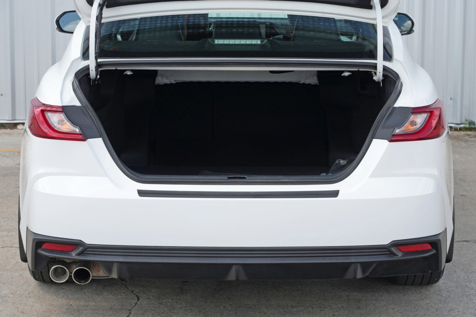 Used 2025 Toyota Camry SE image 8