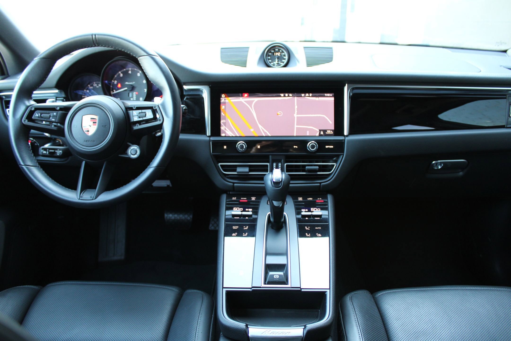 Used 2023 Porsche Macan Turbo image 22