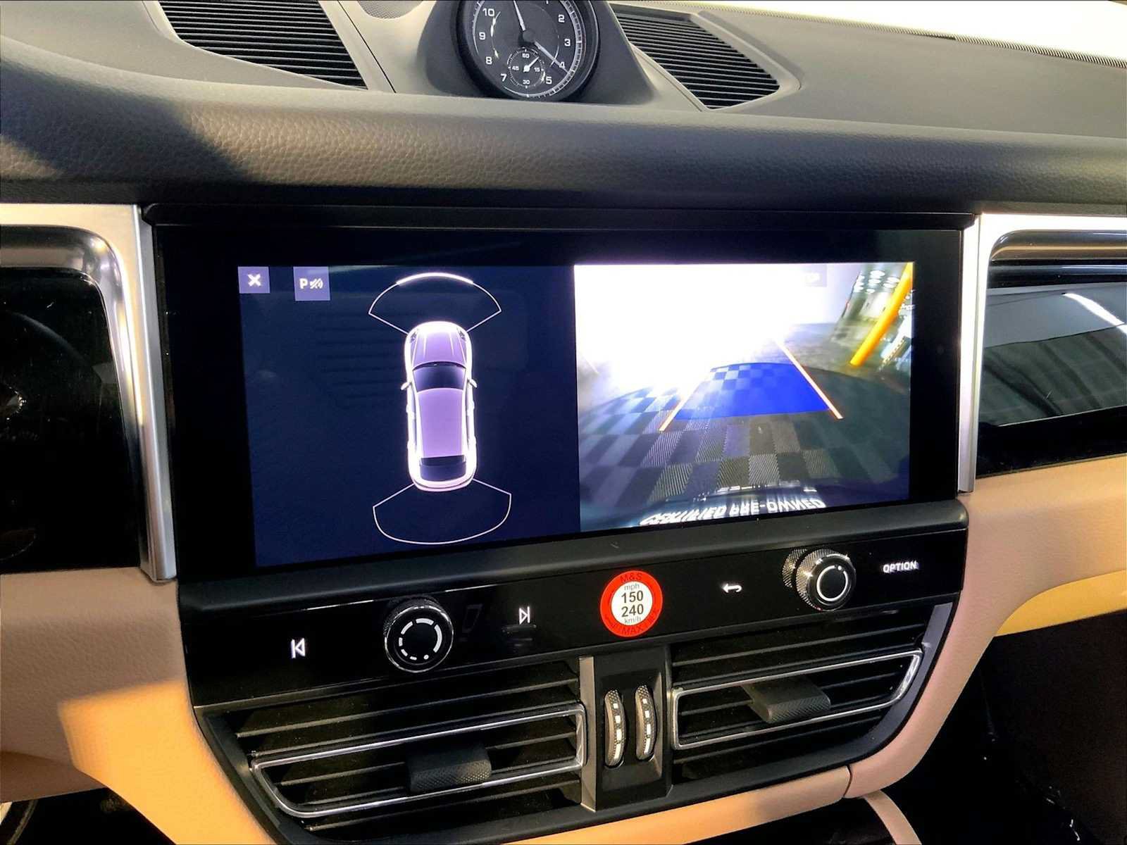 Certified 2023 Porsche Macan AWD/4WD image 31