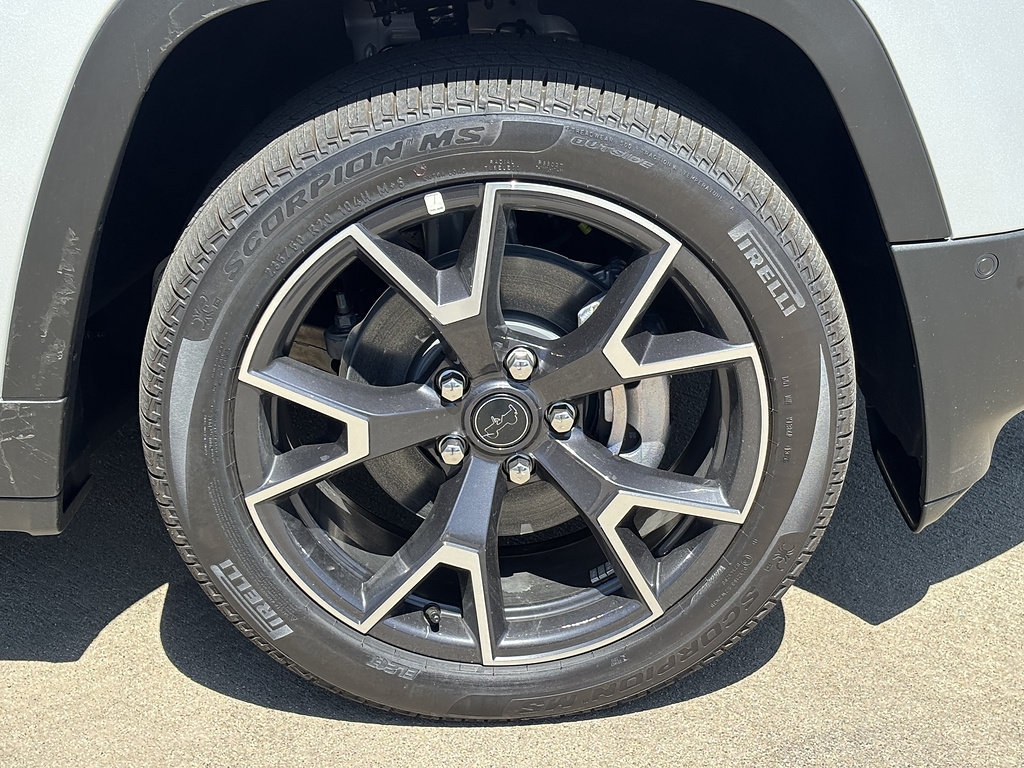New 2026 Jeep Cherokee Overland w/ Advanced Pro Tech Group AWD/4WD image 26