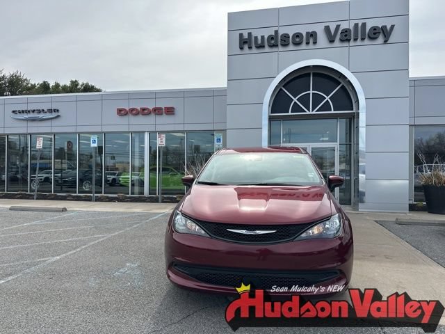 Certified 2023 Chrysler Voyager LX FWD image 1