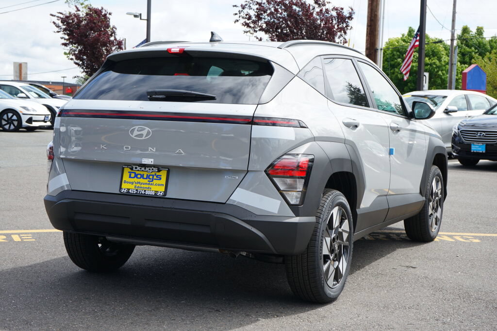 Certified 2025 Hyundai Kona SEL AWD/4WD image 5