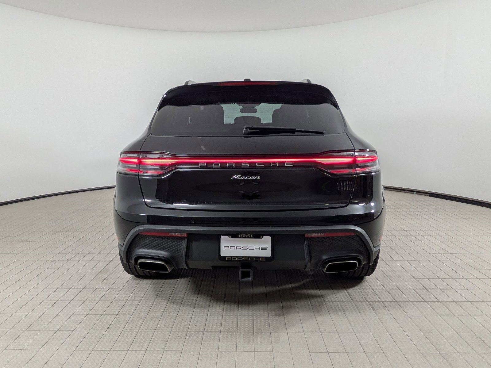 Certified 2023 Porsche Macan AWD/4WD image 10
