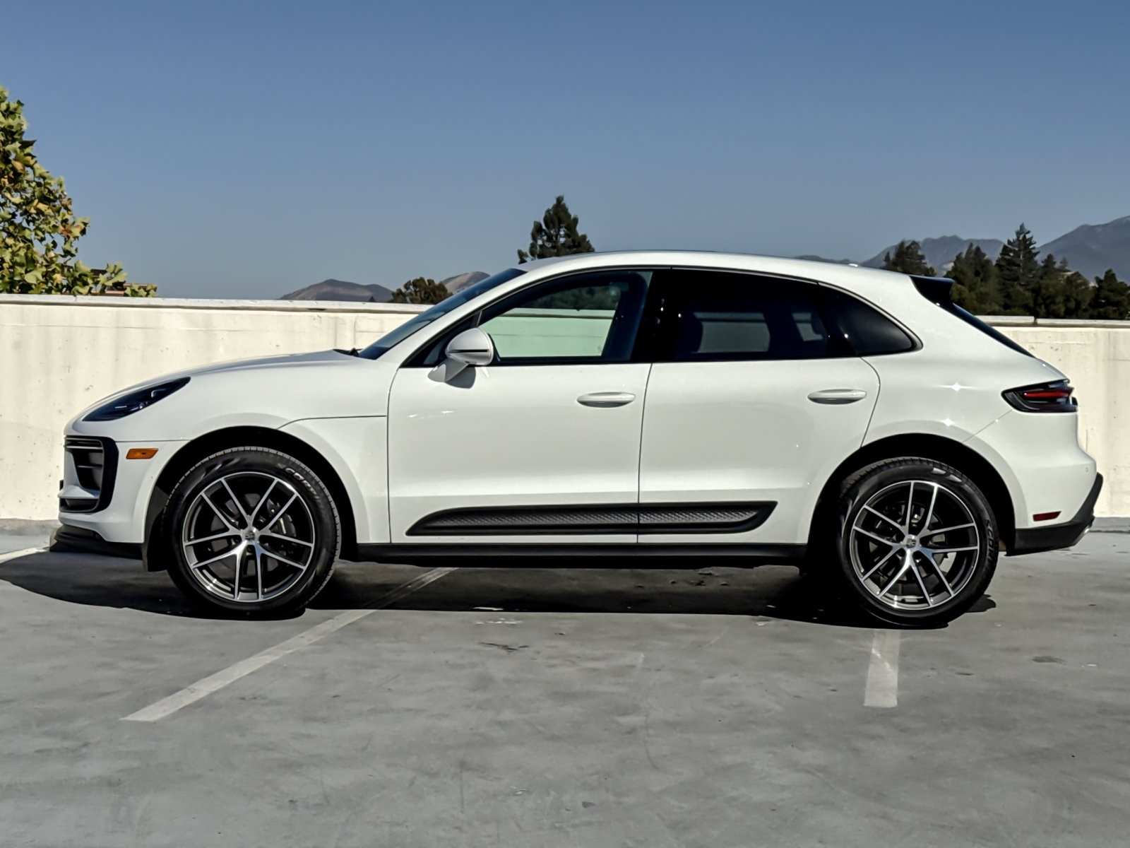 Certified 2026 Porsche Macan AWD/4WD image 3