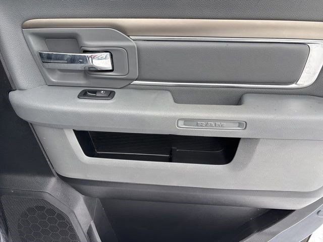 Used 2017 RAM 1500 Classic SLT w/ SLT Plus D←cor Group image 40