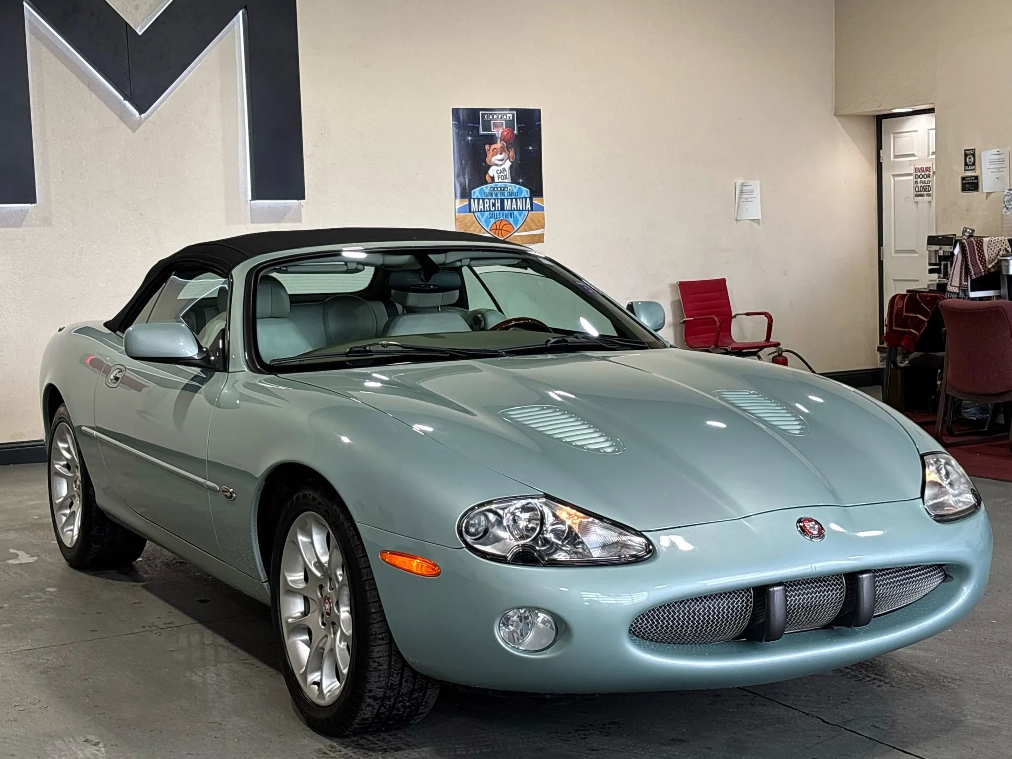 Used 2001 Jaguar XKR Convertible image 2