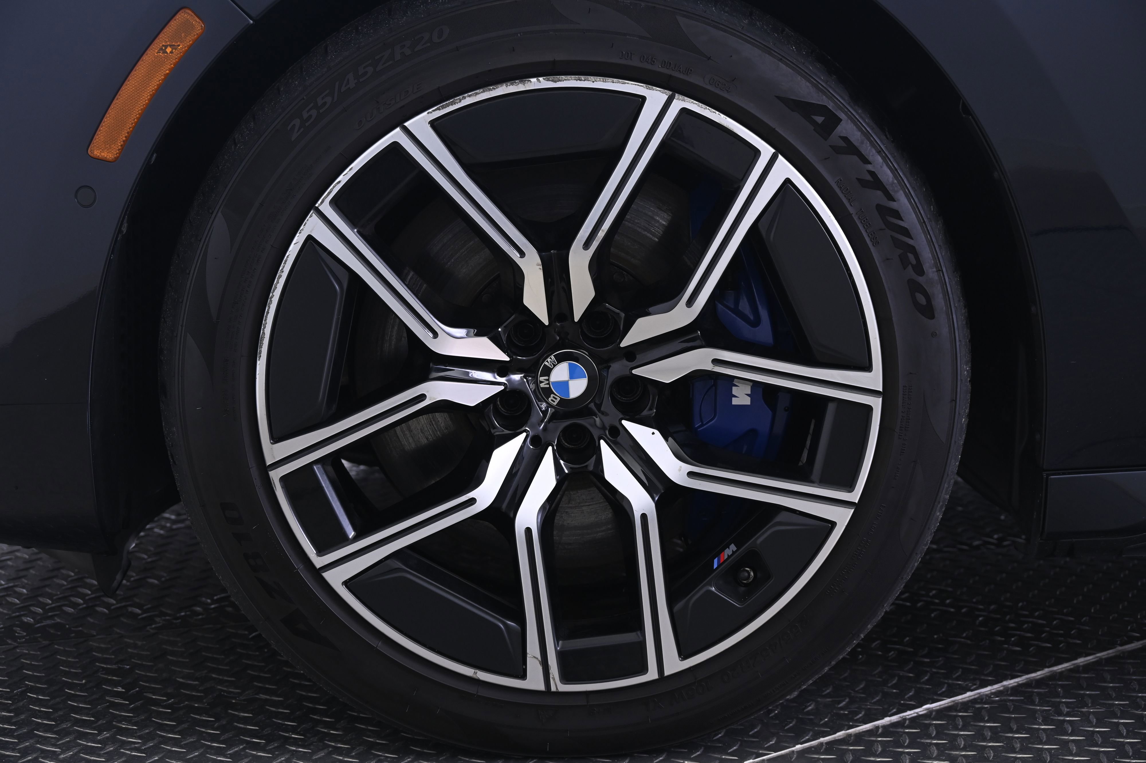 Used 2023 BMW 760i xDrive AWD/4WD image 11