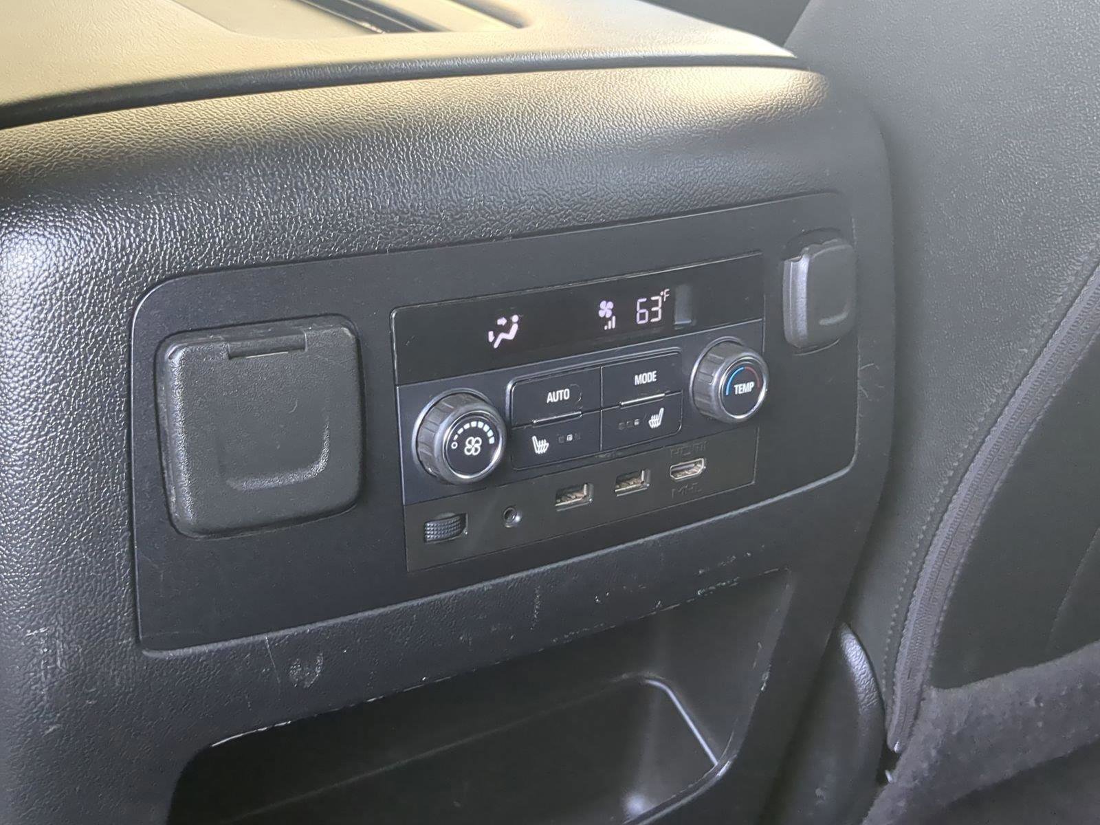 Used 2020 Chevrolet Suburban LT image 25