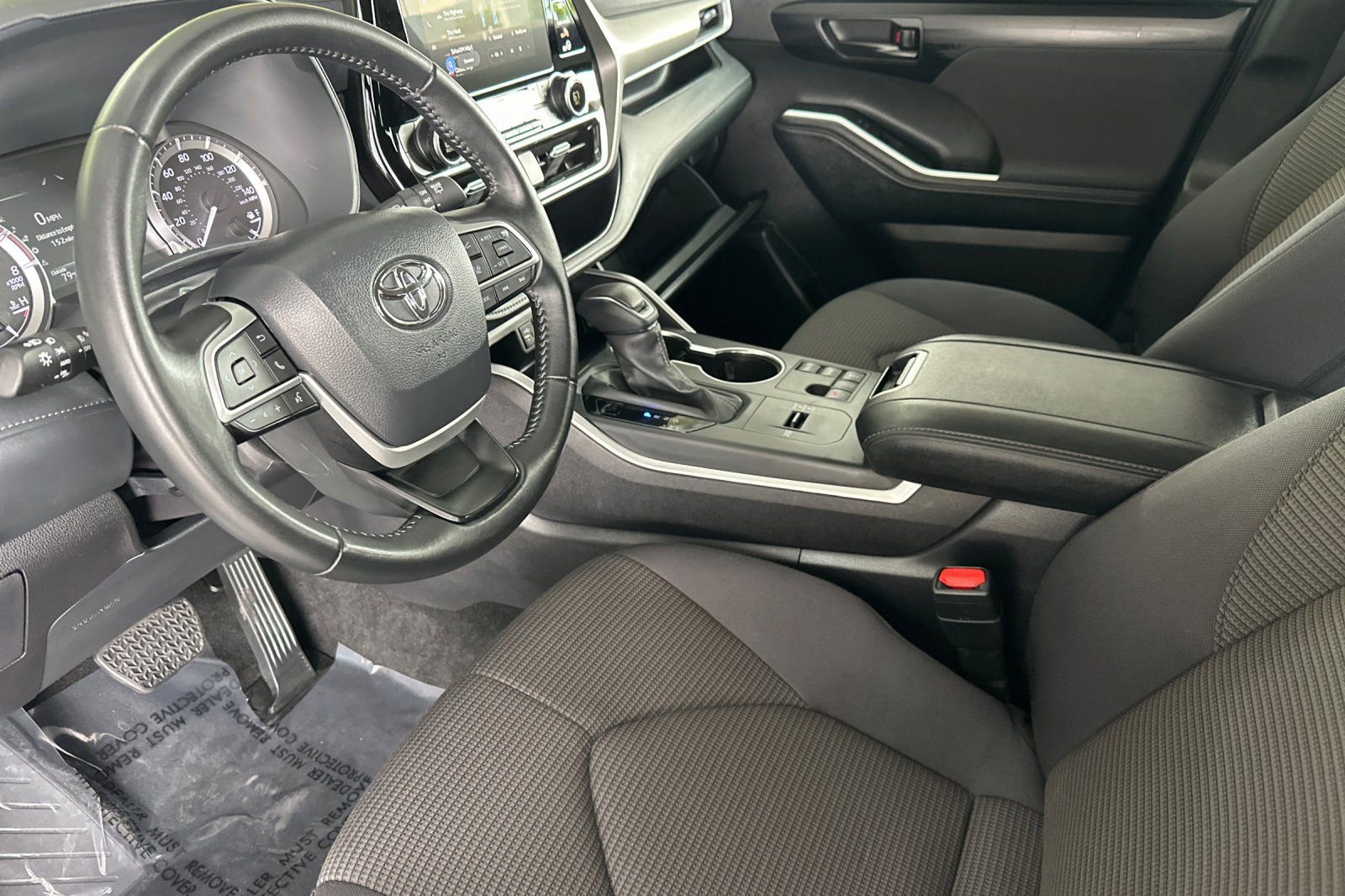 Used 2025 Toyota Highlander LE image 11