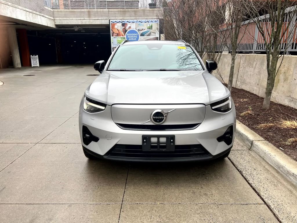 Used 2023 Volvo XC40 Recharge Ultimate image 3
