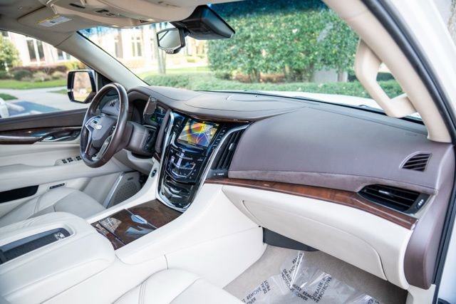 Used 2016 Cadillac Escalade Luxury image 25