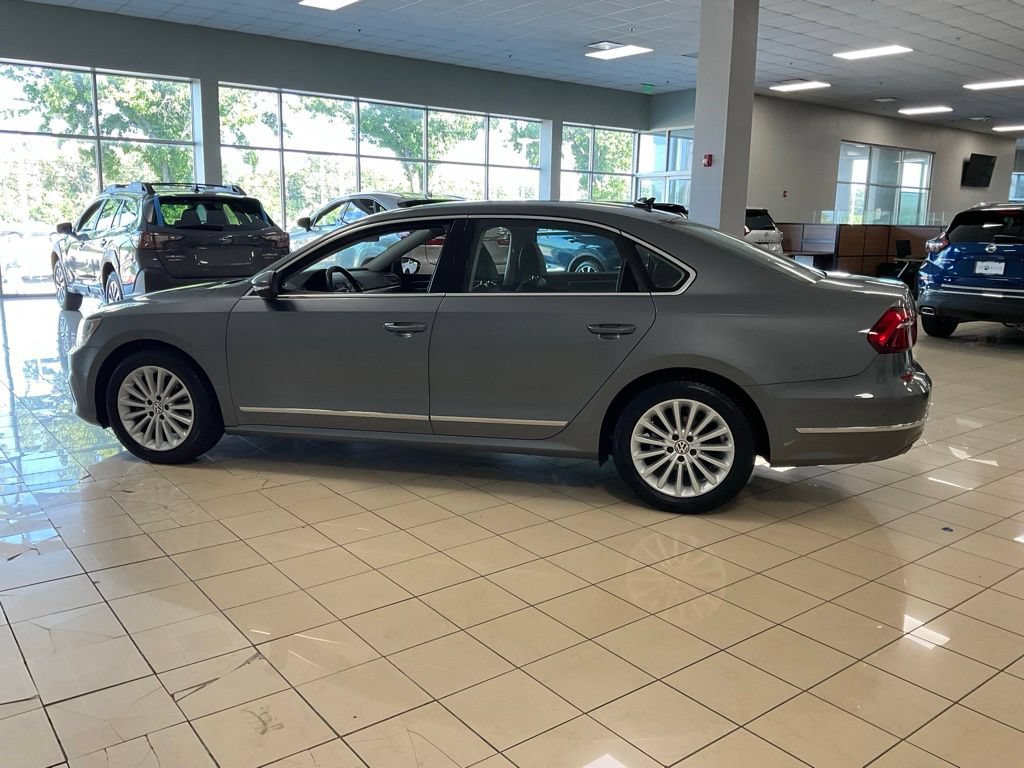 Used 2017 Volkswagen Passat 1.8T SE FWD image 4