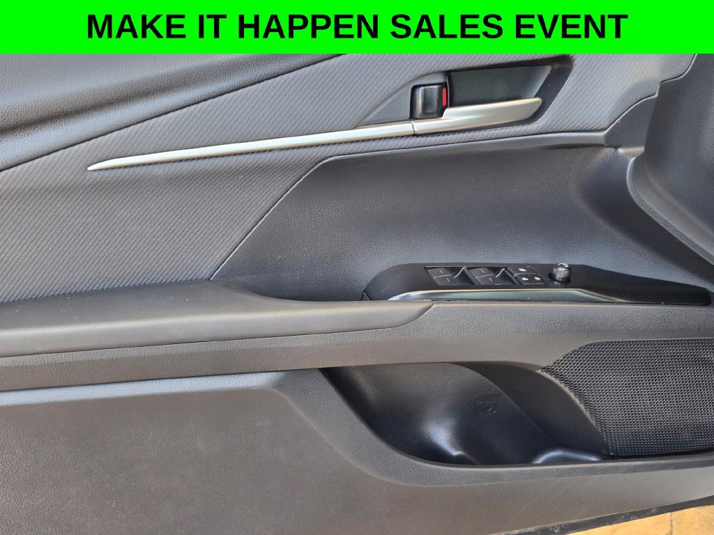 Used 2025 Toyota Camry SE FWD image 11