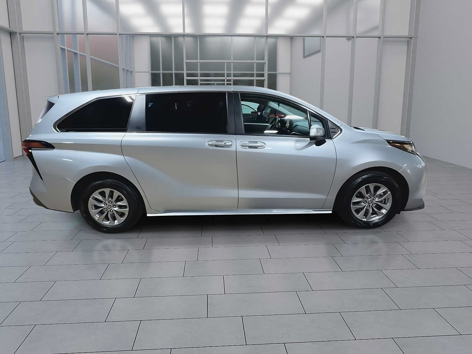 Used 2022 Toyota Sienna LE FWD image 9