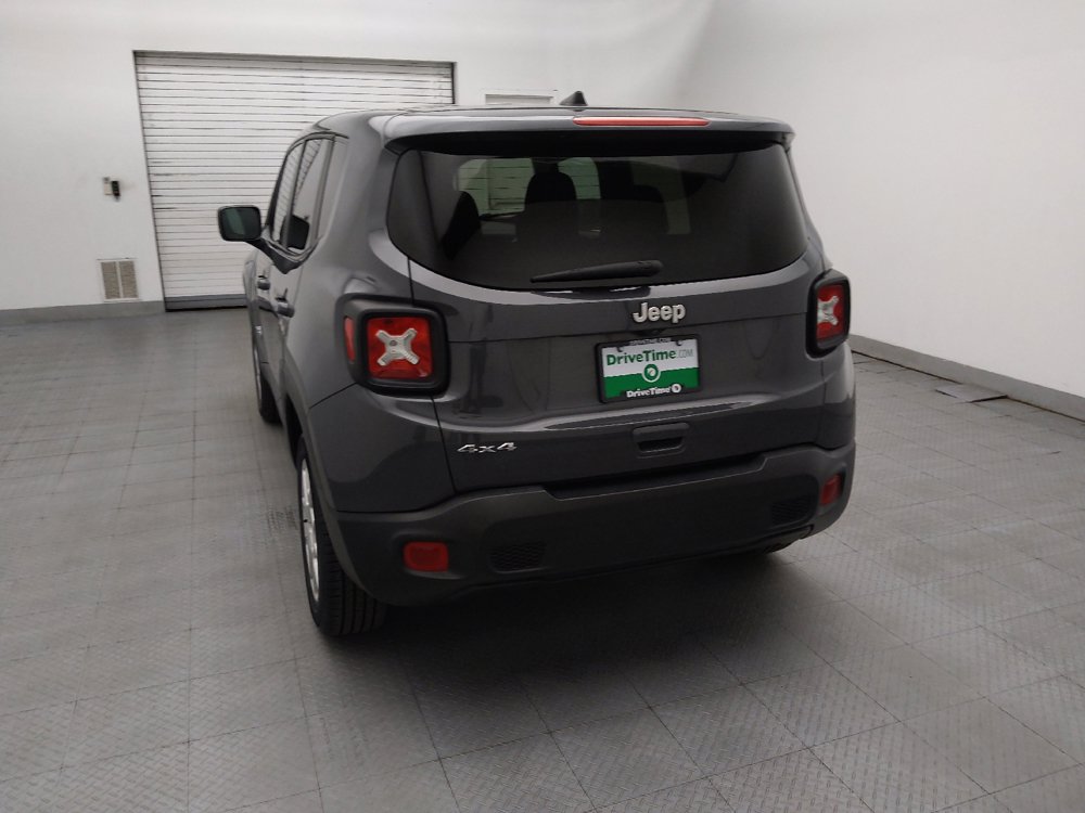 Used 2023 Jeep Renegade Latitude AWD/4WD image 6