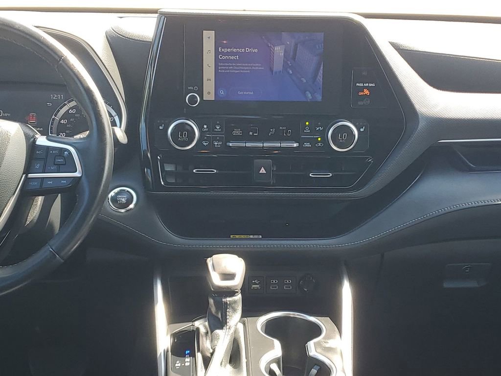 Certified 2023 Toyota Highlander L image 10