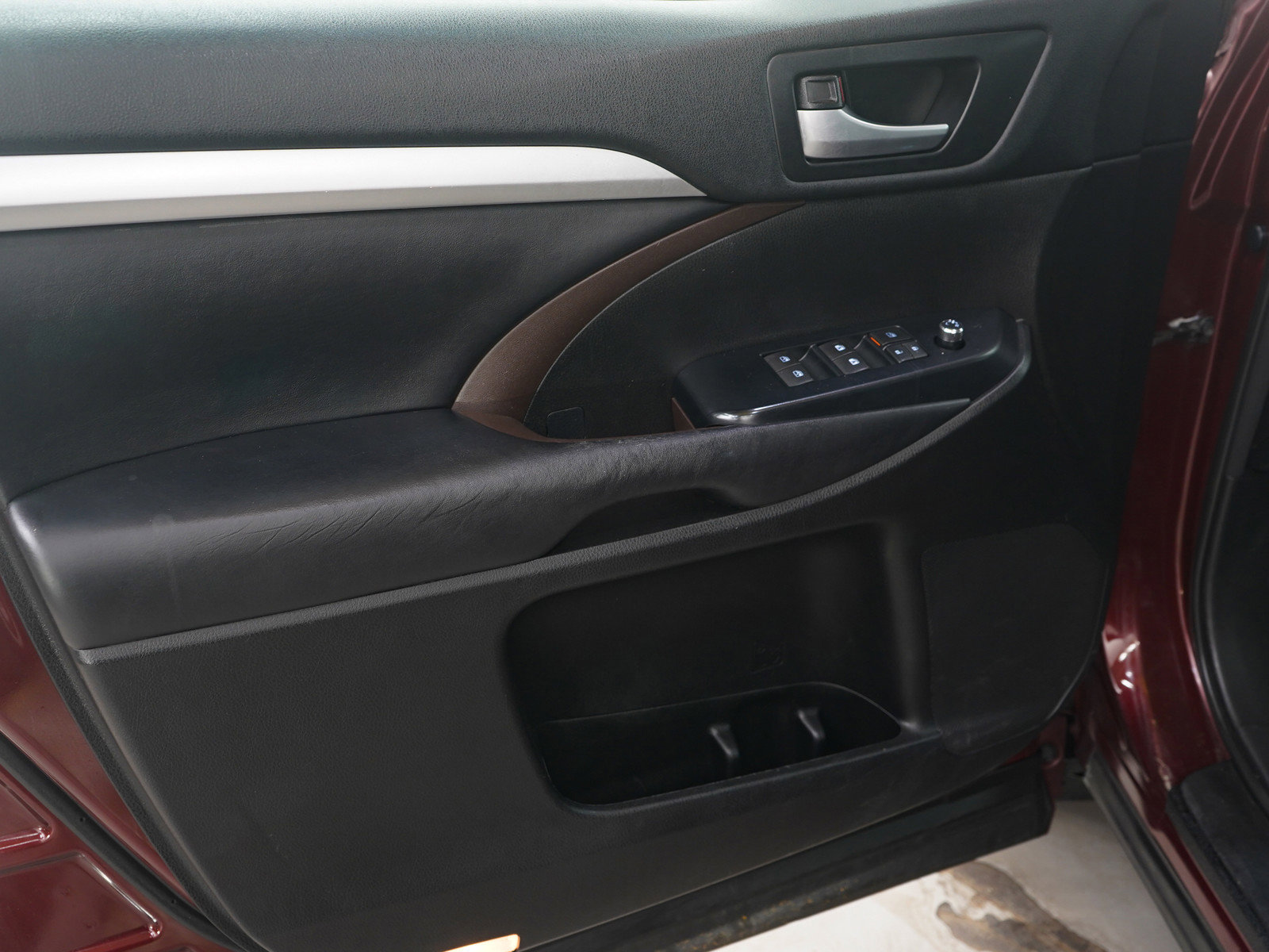 Used 2018 Toyota Highlander XLE image 16