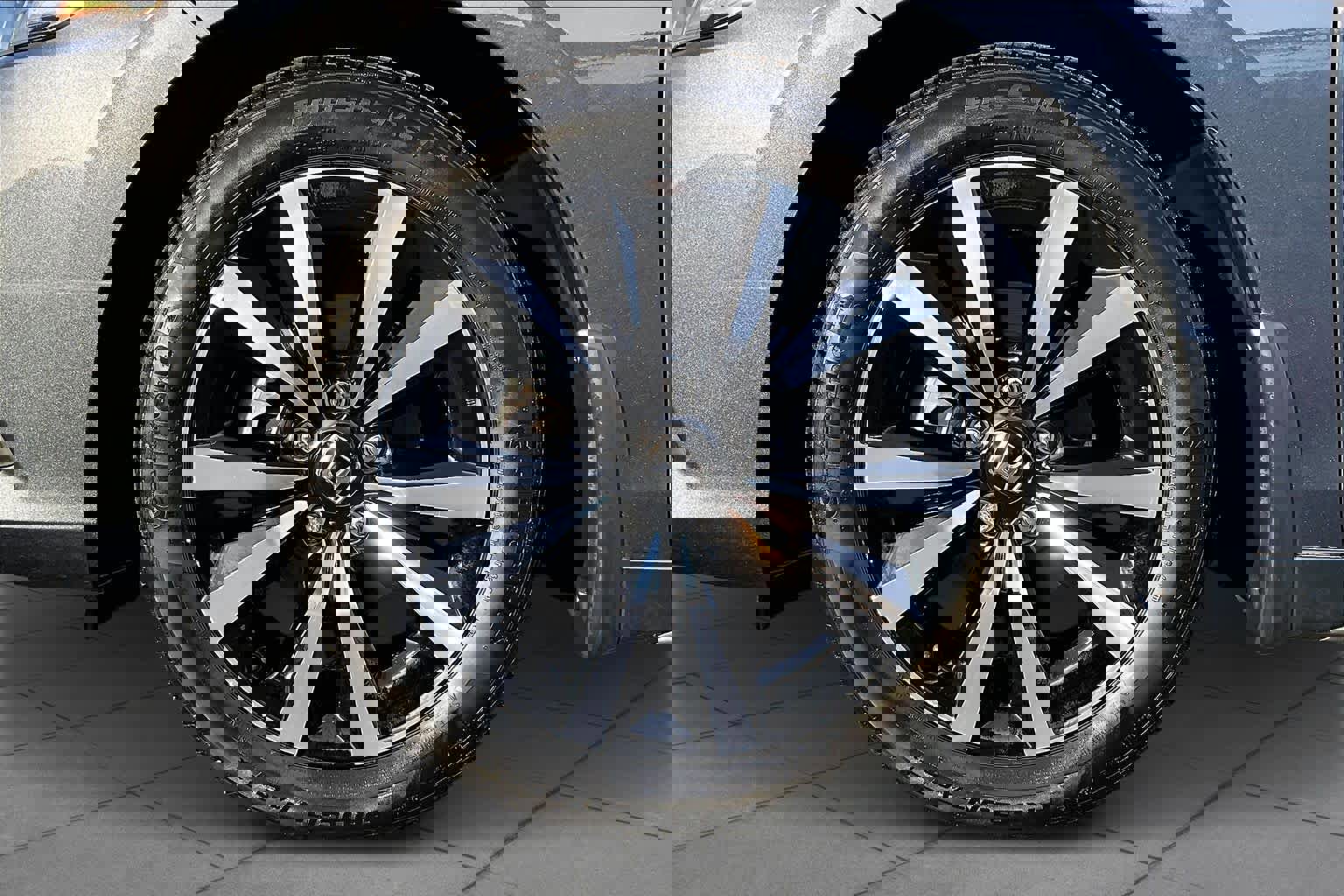 Used 2024 Honda Civic EX-L image 10