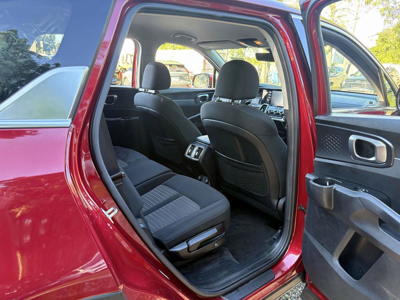 Certified 2022 Kia Sorento LX AWD/4WD image 24