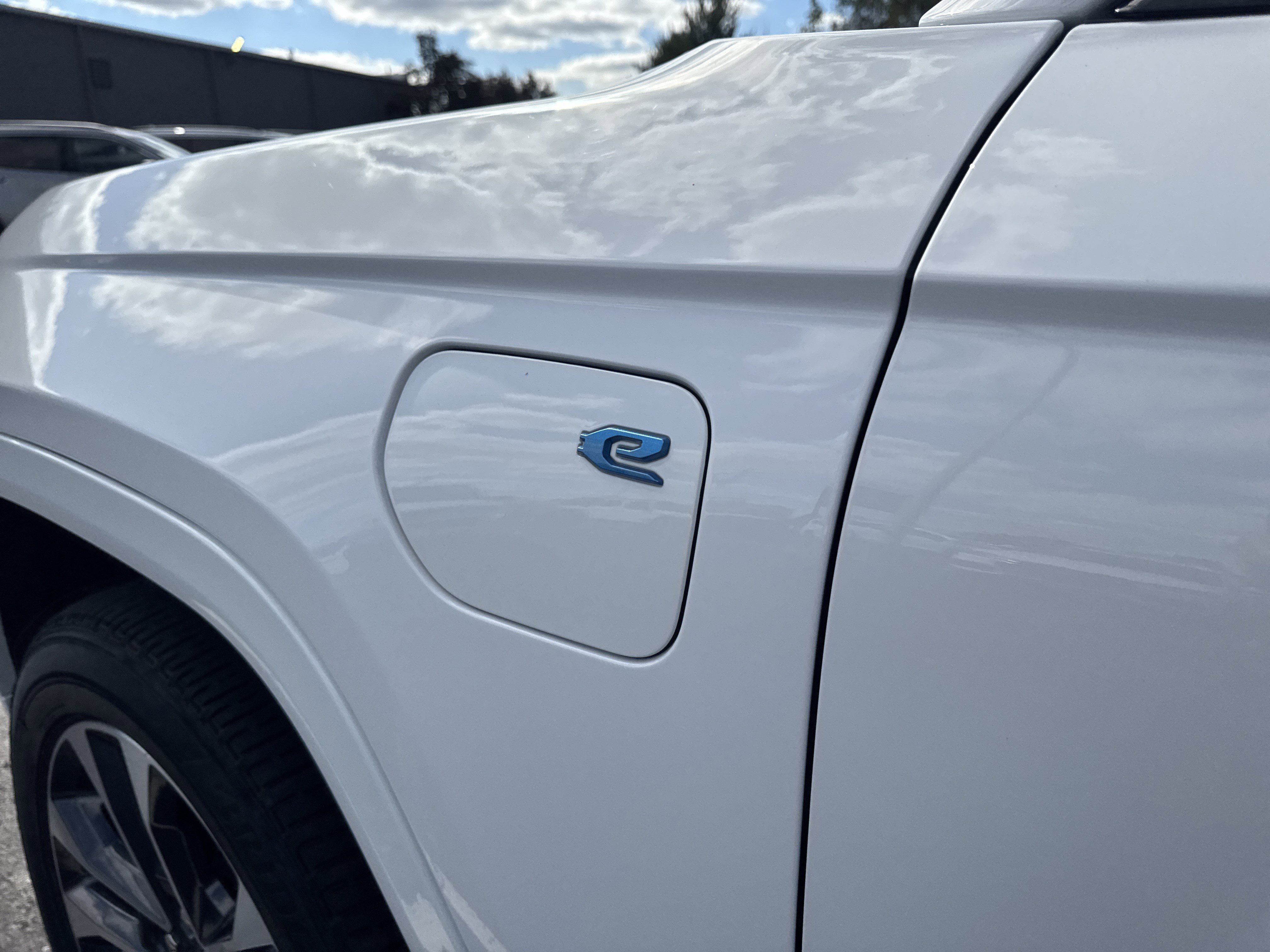 Used 2023 Jeep Grand Cherokee Overland AWD/4WD image 34