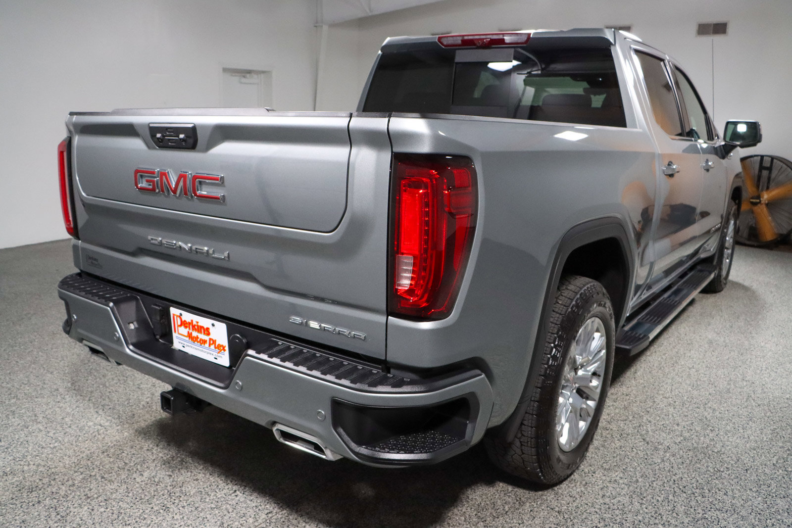 Used 2025 GMC Sierra 1500 Denali w/ Technology Package AWD/4WD image 7