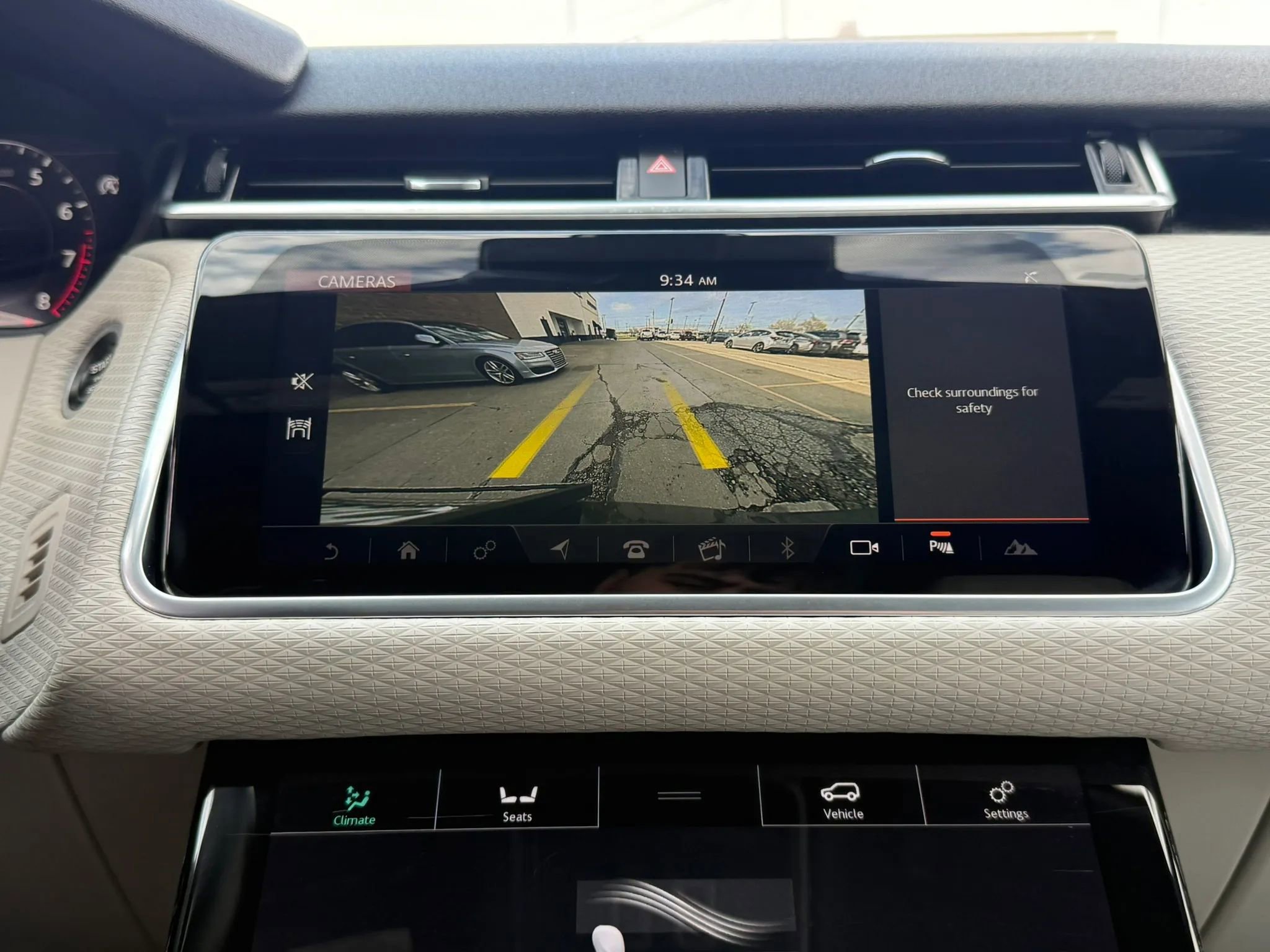 Used 2020 Land Rover Range Rover Velar R-Dynamic S AWD/4WD image 35