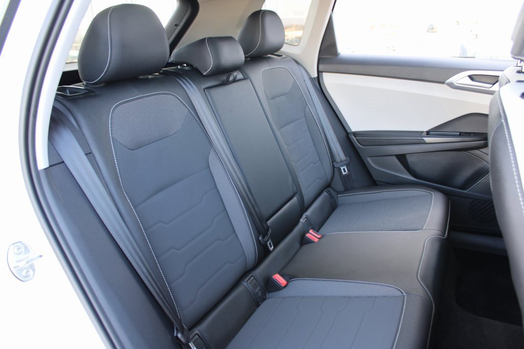 Certified 2025 Volkswagen Taos SE image 24