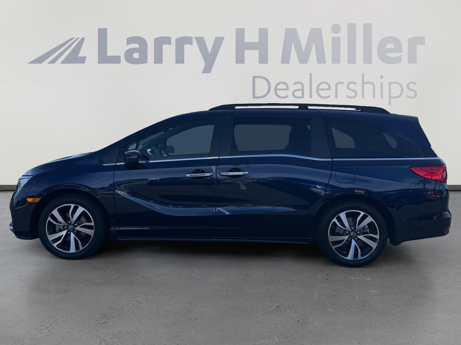 Used 2024 Honda Odyssey Touring image 2