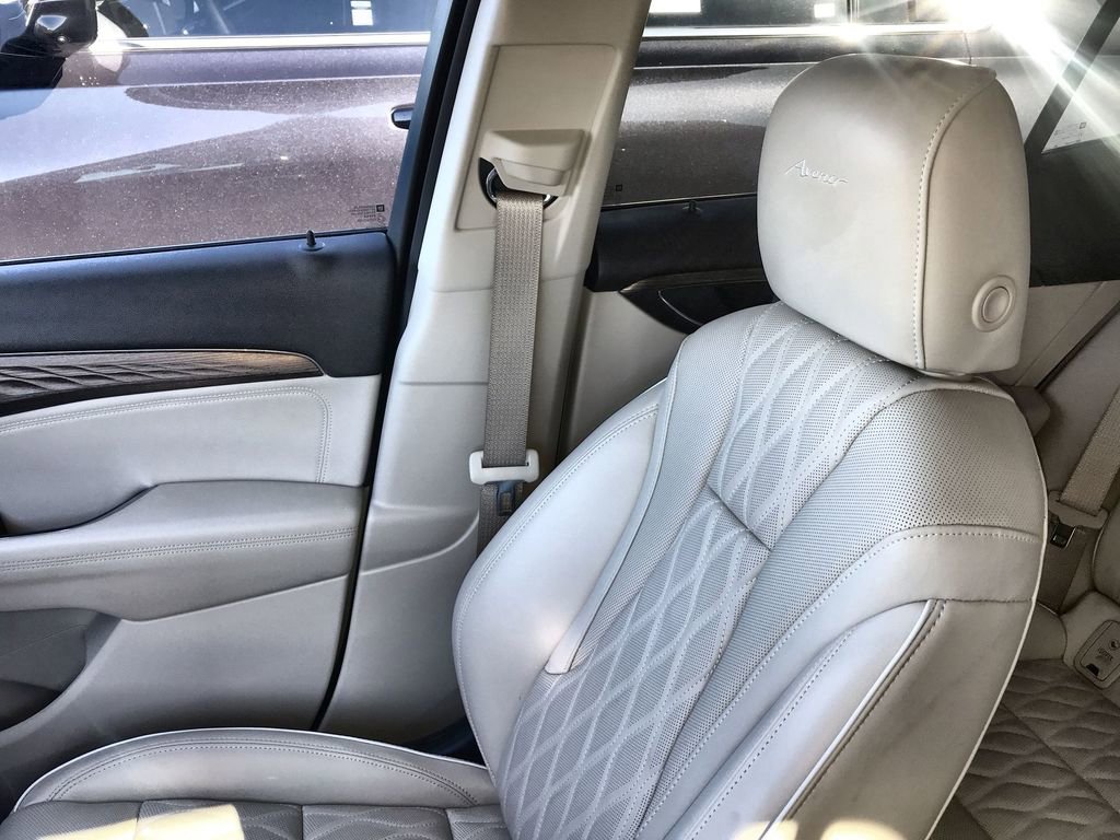 Used 2023 Buick Envision Avenir AWD/4WD image 24