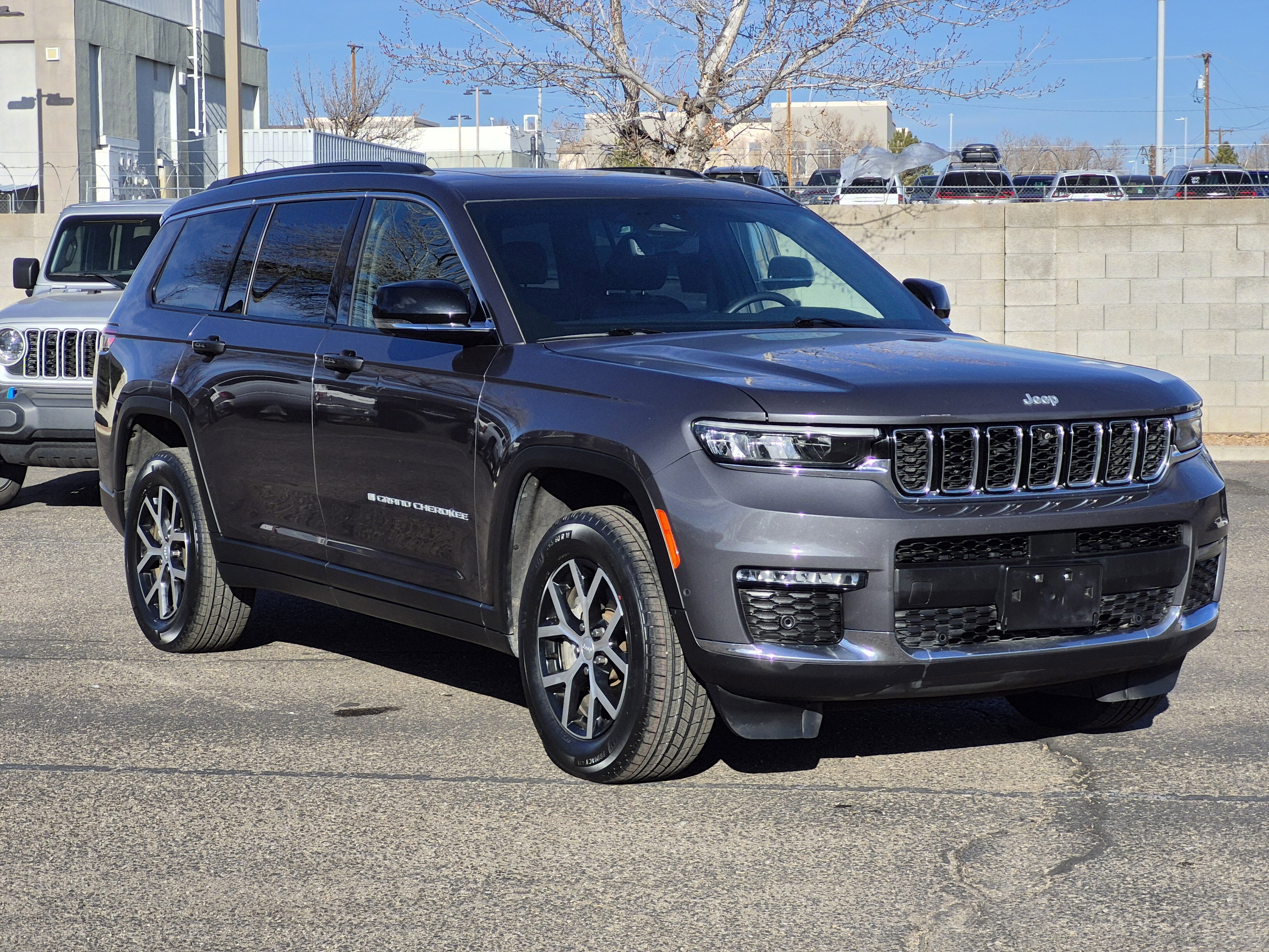 Used 2024 Jeep Grand Cherokee L Limited w/ Luxury Tech Group II image 3