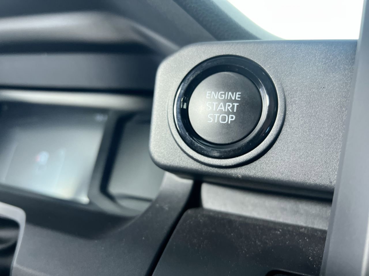 Used 2025 Toyota Tacoma SR AWD/4WD image 21